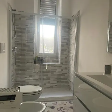 Nuova Nonna Prassede Con Giardino E Posto Auto Лекко