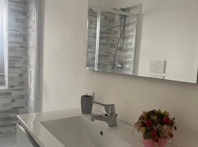 펜션 Nuova Nonna Prassede Con Giardino E Posto Auto 레코